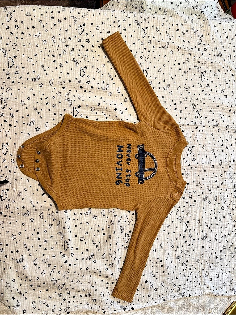 Garanimals Long Sleeve Top in Brown Baby 24M Like New